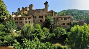 Village médiéval classé "Plus Beaux Villages de France", perché au confluent du Tarn et de l'Alrance